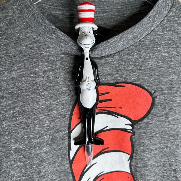 Lot of  DR. SEUSS CAT IN THE HAT TEE Size Small and Pen great teacher gift - Picture 4 of 9